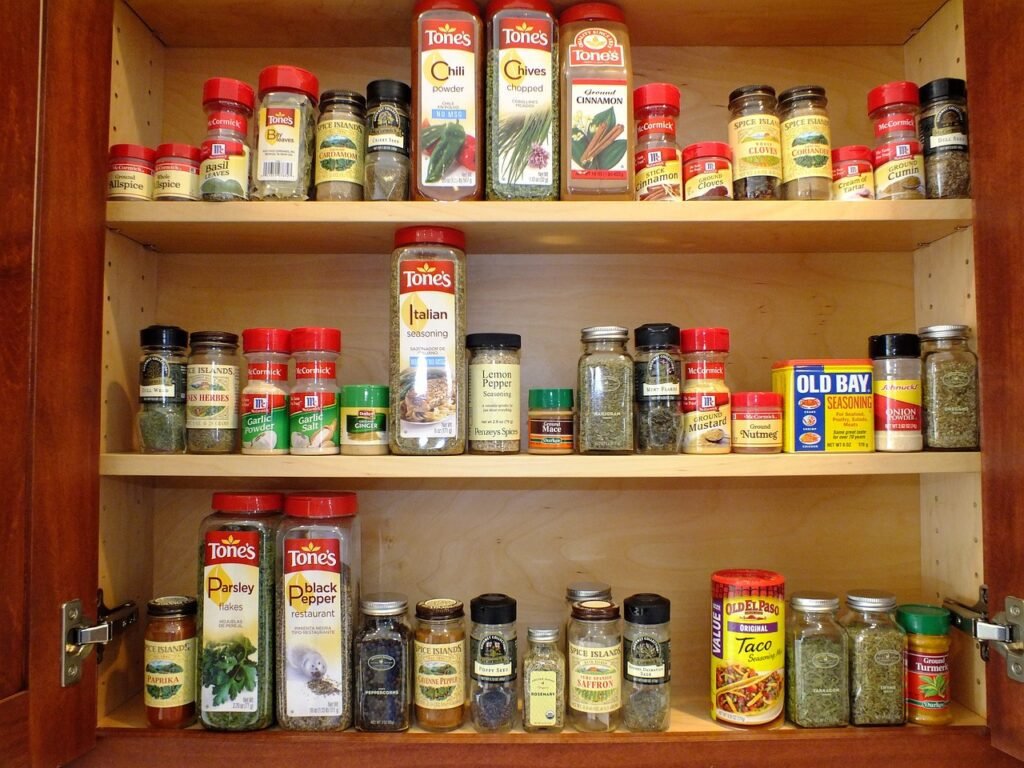cabinet, spices, orderly-334128.jpg